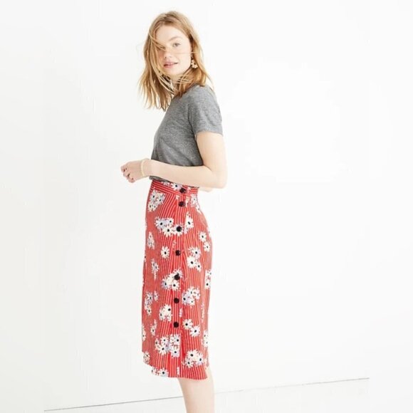 Madewell Side-Button Skirt in Daisy Society 10 - Picture 2 of 8